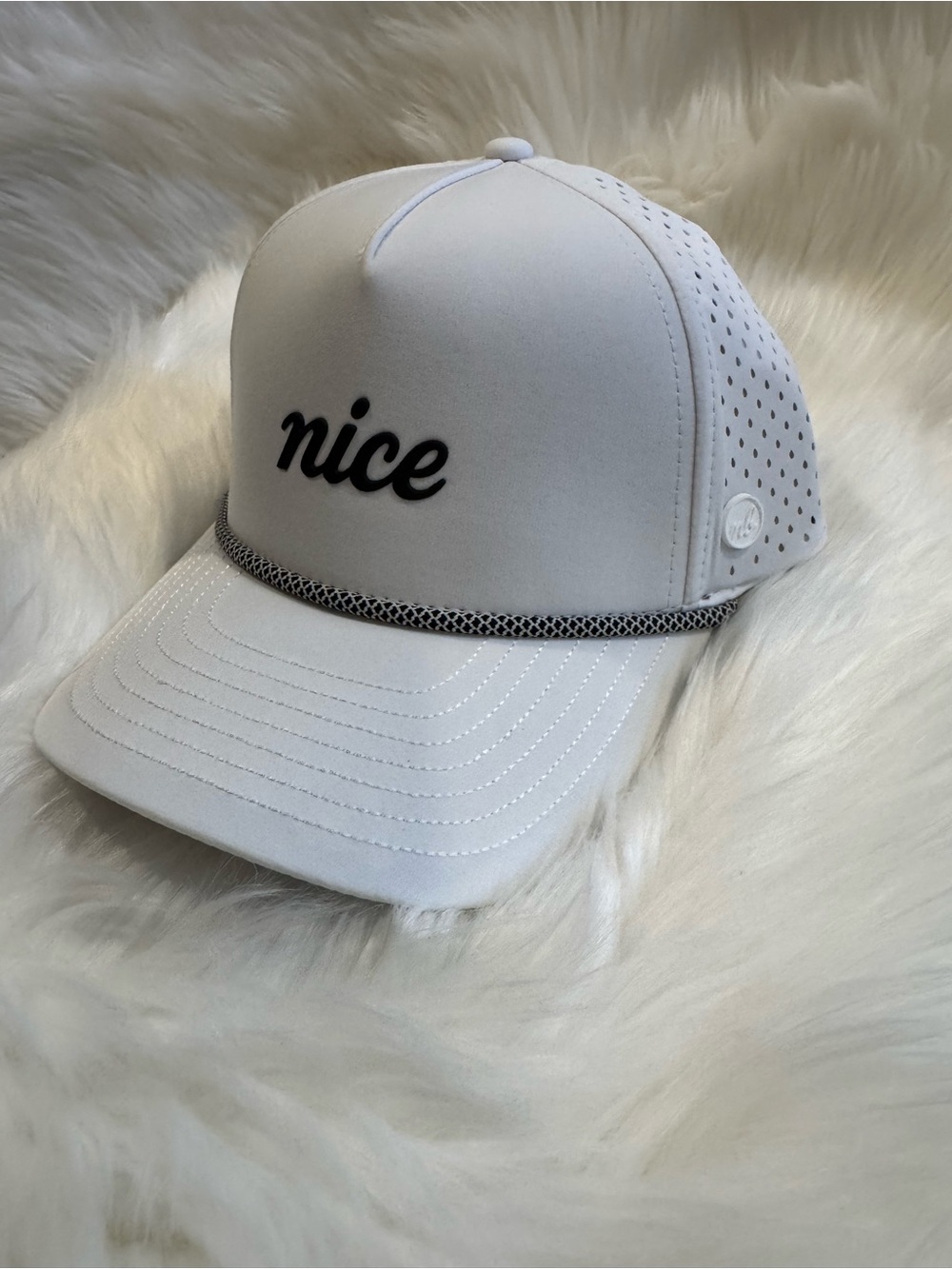 Nice Brand "The Signature Luxe" Performance Golf Snapback Hat * White / Gray NWT